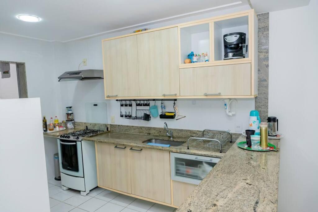 Apartamento Bacutia, Predio Frente Ao Mar!